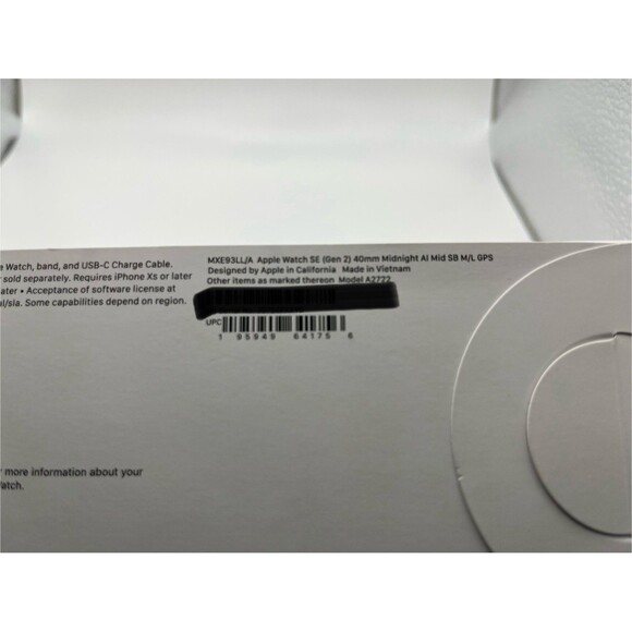 Apple Watch SE 2nd Gen GPS 40mm Case w Midnight Sport Band M/L MXE93LL/A 2024 - Picture 4 of 4